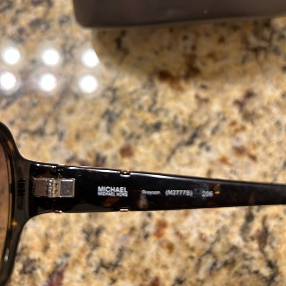 Michael Kors Black Gradient Sunglasses Grayson Design - Picture 6 of 7